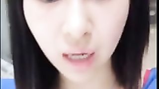 大胆女主播在机场候机大厅等飞机被狼友忽悠玩露出