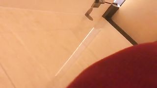 学院校花跟大鸡巴男友去餐馆吃饭饥渴的她偷偷在厕所里激情啪啪啪