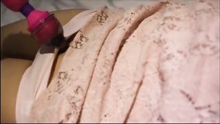 小白乖乖爱奴躺床上让你随便造非常听话鸡巴舔硬扒下内裤就是干