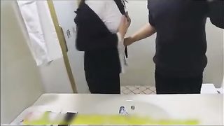 波哥盛世大厦和银行小白领在洗手间一边和王经理打电话一边开草