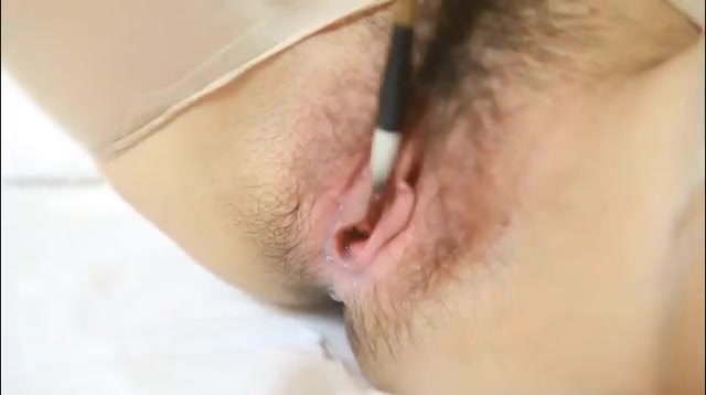 丰满粉穴巨乳嫩模私拍毛笔玩菊花稀疏阴毛超诱惑2