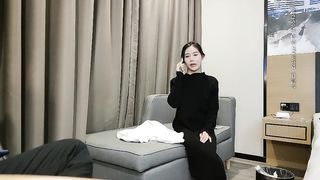 高端外围女神3K约的，长腿黑丝极品，小哥干完后觉得不值了，逼着要退1K，把妹子都急哭了