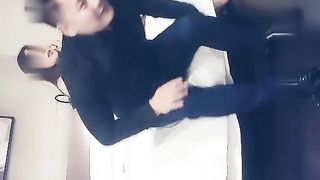 【赵总寻花】门票118，大胸小少妇，狂撕黑丝，倒立口交，各种高难度啪啪姿势，一哥宝座誓要坐稳