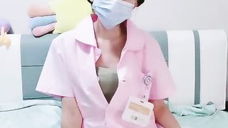 米拉和主人的幸福生活今晚玩制服诱惑护士装，性感黑丝红唇吊带内裤，舔屌口交上位骑坐抽插，后入猛操多次喷水