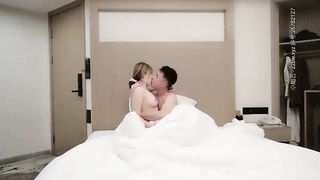 小贤探花约了个长相甜美性感大奶牛仔裤妹子，揉奶摸逼口交上位骑乘后入大力猛操