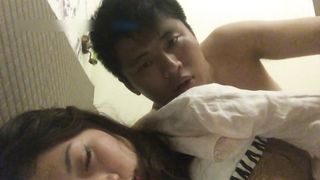 醉操聚会宿醉的小姨子 睡得太沉后入啪啪一顿猛操都没干醒 无套趴着操射美臀擦干净免得被发现 高清1080P版