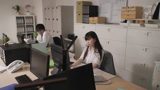 【69堂精品】中文字幕乱码成人高清在线，灌醉同事带回酒店猥亵干逼