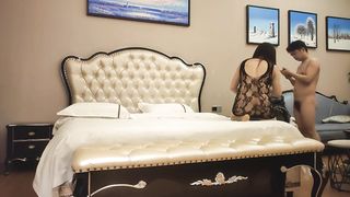 【69堂精品】专攻美少妇2000人民币换来销魂一刻