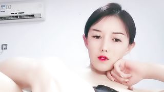 【69堂精品】性感空姐小黄瓜尽根没入插入骚逼抽插02