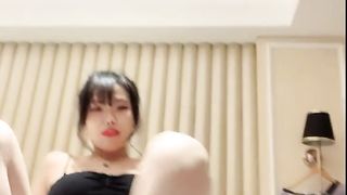 【69堂精品视频】哥哥暴虐白丝美腿小粉穴小妹干的大屌大喊爸爸操我