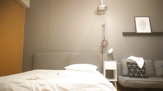 外围场，外表清纯22岁小姐姐中场换套吹硬继续搞