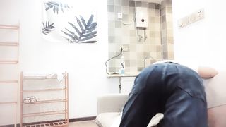 爱吃菠萝的小少妇黑丝美穴沙发开抠D罩杯美乳乱舞