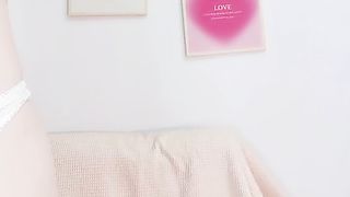 程熙熙特写么殴辱骚穴白嫩美腿一眼可见