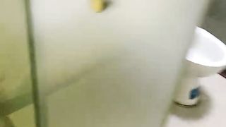 【69堂精品视频】刚破处不久嫩妹开房操逼抓着大屌舔弄生疏