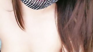 悠悠子手指玩弄淫穴摸豆豆带着口罩声音都不小