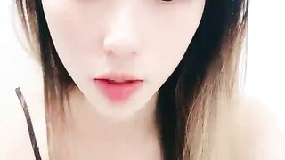 【69堂精品视频】极品美少女超高颜值很会玩假屌深插骚逼浴室湿身