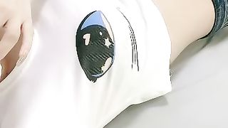 【69免费视频】张朵朵牛仔短裤脱衣诱惑呻吟