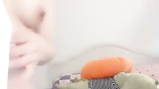 【69免费视频】网红女神小江流影暴力自慰振动棒猛捅骚逼小逼湿哒哒