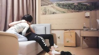 【69堂精品视频】高颜值妹妹才播了一半怀疑被偷拍，翻车