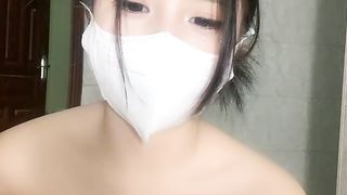 【69堂精品视频】00后嫩妹妹全裸揉搓小穴椅子上假屌骑坐呻吟