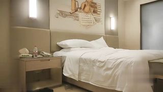 【69堂精品视频】外围妹子黑衣短裤沙发舌吻调情舔屌口交侧入