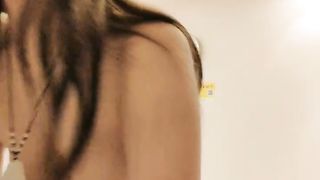 【69堂精品视频】婴儿肥肉嘟嘟像混血站立舔逼深喉上位