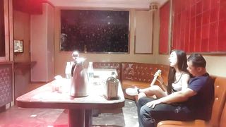 【69堂精品视频】探花炮哥全网商K选妃一排美女灯红酒绿下裸体