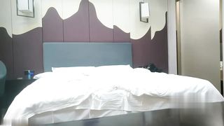 【69堂精品视频】无情的屌中途掉线四川美女肤白貌美身材极品