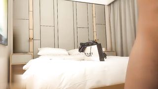 【69堂精品】约西装妹子啪啪换上短裙舔逼口交后入抽插