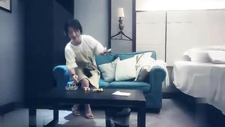 【69堂精品】赵总寻花一线天肥逼可爱妹子沙发上掰穴抽插