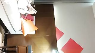 【69堂免费视频】化妆品专卖店的小三被打 衣服都扒奶子都露出来了太暴力 骑着凑 别说还挺漂亮