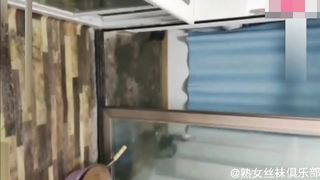 【69堂免费视频】成都真实母子乱伦淫荡骚妈穿情趣内衣给儿子做大保健