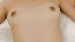 【69堂免费视频】埋头吃屌骑乘位爆操，被炮友尽情输出，多毛嫩穴特写