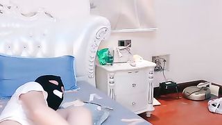 【69堂免费视频】甜美嫩妹妹！床上越来越骚！白嫩奶子跪着吃屌1