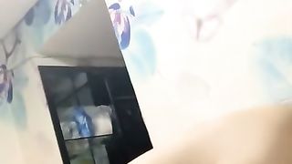 【69堂免费视频】抱着屁股骑乘位，扛起美腿爆操