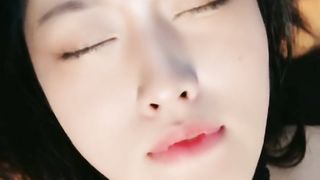 【69堂免费视频】肤白貌美极品御姐女神的诱惑，全程露脸被纹身小哥激情爆草蹂躏