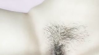 【69堂免费视频】新来的学妹露脸躺在床上让大哥揉奶子抠逼让狼友指挥，穿上开档黑丝主动上位求草，浪荡