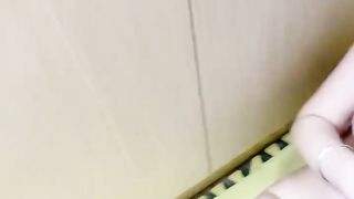 【69堂免费视频】粉嫩小穴肉肉妹妹！难得操逼收费！拿着按摩器自慰，小男友敲门进来，大屌插嘴操大肥臀