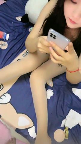 【69堂免费视频】肉丝小白虎，逼肥奶大淫水多，全程露脸激情大秀