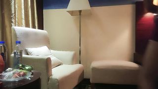 【69堂免费视频】小马寻花，170大长腿御姐，表情投入真实被干高潮