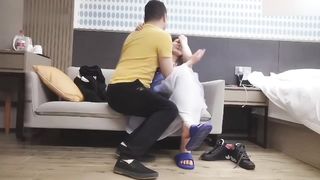 【69堂免费视频】正规按摩店忽悠人妻开房偷情，酒店扒光爆操，中途被发现偷拍，尴尬翻车