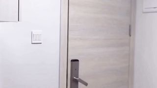 【69堂免费视频】寂寞人妻偷偷跟老公朋友偷情，还射了一逼的精液