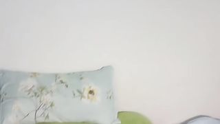 【69堂免费视频】站立一字马插穴，骑在身上套弄，张开双腿爆插，第一视角后入美臀