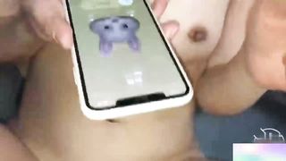 【69堂免费视频】【姐弟乱伦】中途趁妈妈给姐姐打电话时候无套内射