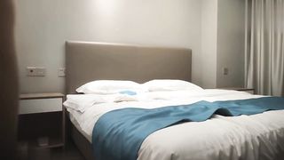 【69堂免费视频】【经典佳作】高颜巨乳人妻换上黑丝情趣装，结尾主动接受口爆