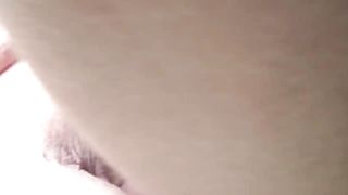 【69堂免费视频】业余曲线熟女在三人行中做性感的户外性爱