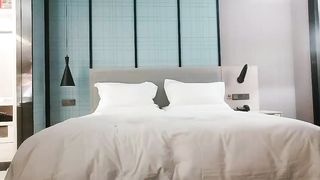 【69堂免费视频】沈先森嫖娼大师带你找外围，性感美腿素质美女，洗完澡近距离特写舔屌口交，上位骑乘猛操晃动大奶子