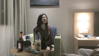 【69堂免费视频】【白嫖学生妹】玩猜拳输光衣服被抱上床狂操嫩穴