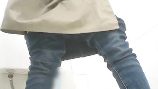 【69堂免费视频】【厕拍精品】年轻美女们上厕所，身材都很不错，粉嫩小穴喷尿很有力