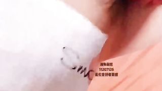 【69堂免费视频】【震惊】镶珠大神与妈妈乱伦被外婆发现后续，卫生间内射布袋大奶